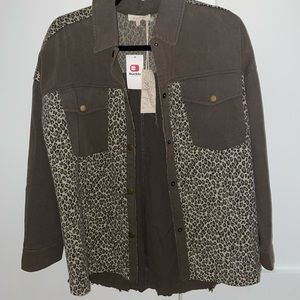 Buckle Leopard Printed Long Sleeve Shirt